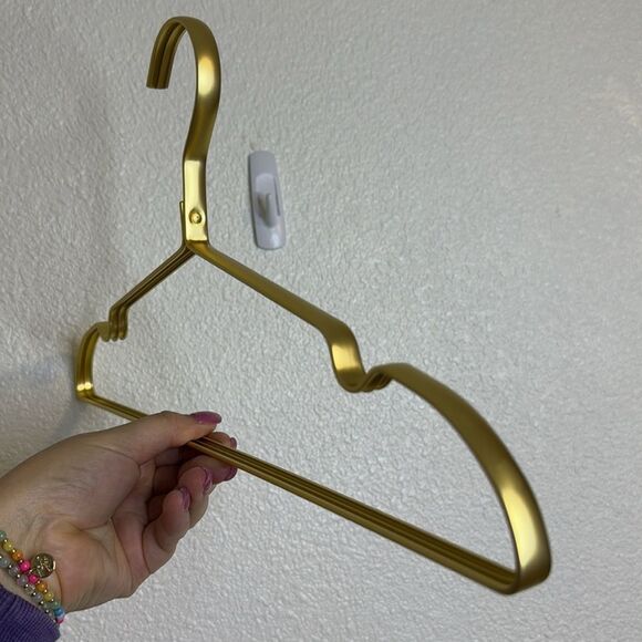 Reseller hanger pack- one matte gold top hanger and one matte gold pant hanger - Picture 3 of 5